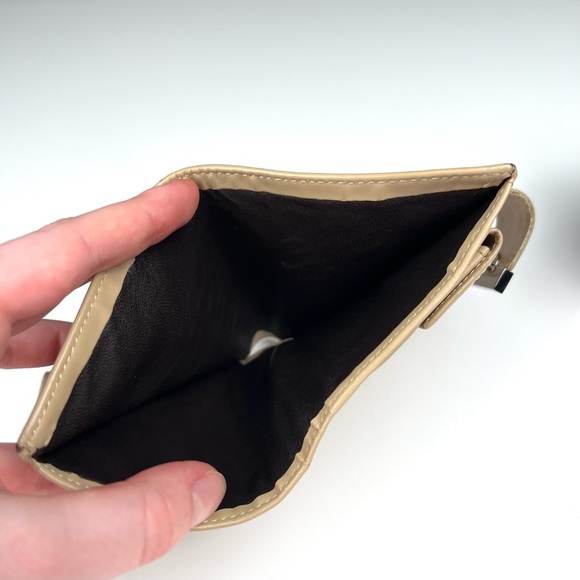 Gucci GG Canvas Beige Bi fold Wallet - Picture 8 of 9